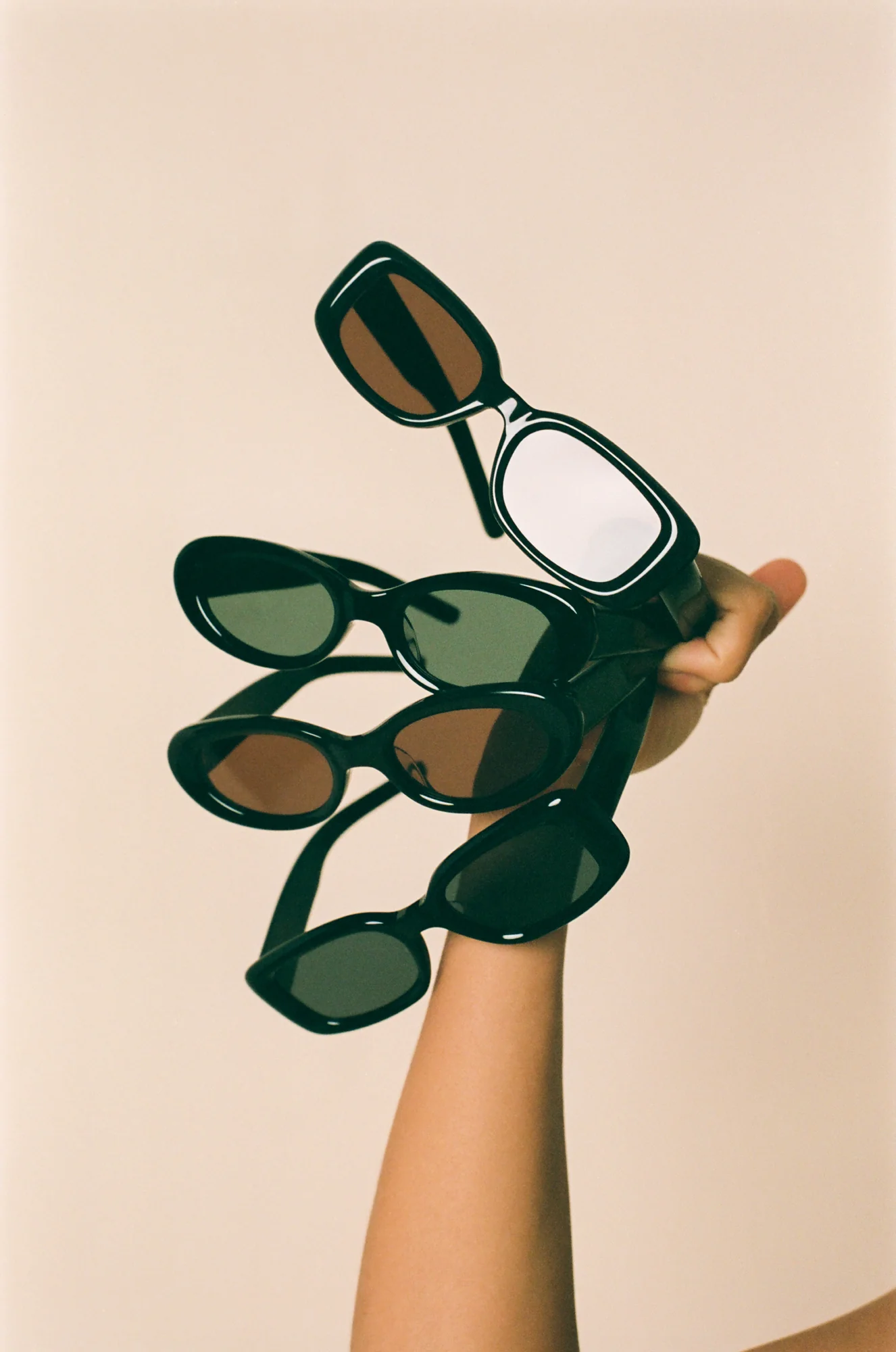 SUKI SUNGLASSES - BLACK - Image 6